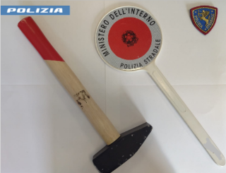 Pesaro - Colpisce il collega camionista alla testa con il martello, denunciato dalla Polizia